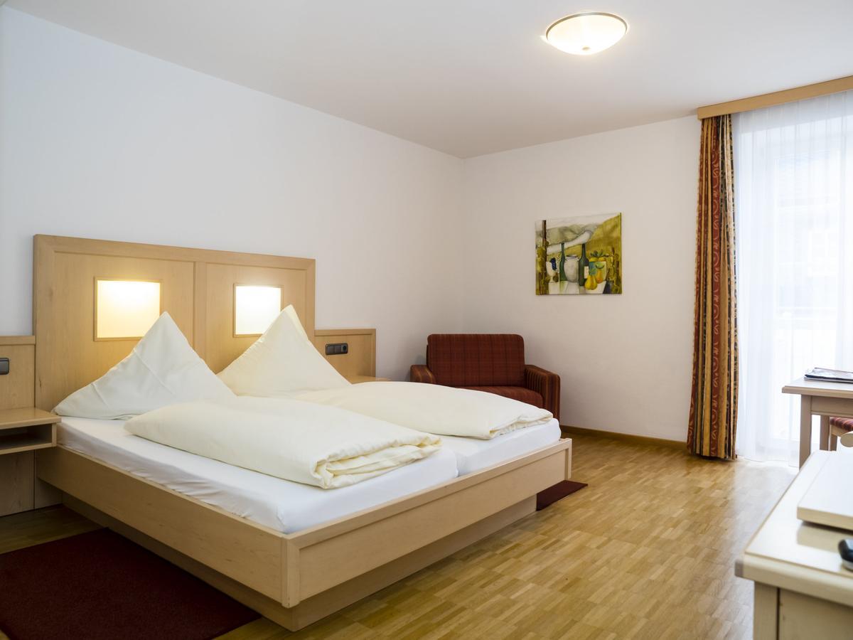 Weingutshotel Piesporter Goldtroepfchen Exterior photo